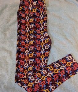 NWT LULAROE LEAVES TALL & CURVY LEGGINGS.